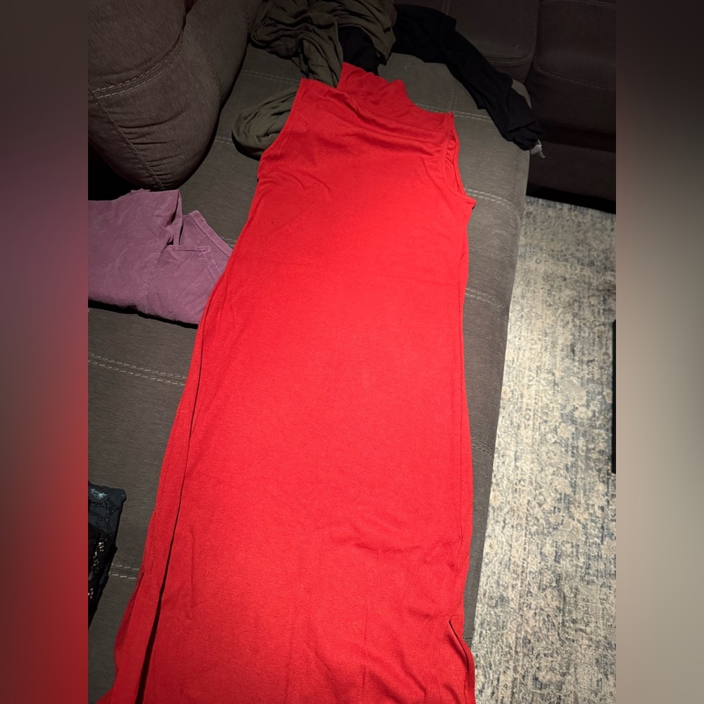Three maxi dresses
Size L
Hunter green, black, orange